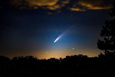 Comet in sky tonight - Tonight's Sky in Los Angeles, Dec 9 – Dec 10, 2023 (7 planets visible) ... Comets are small celestial bodies that orbit the Sun. Primarily made of dust and ice, many have a tail (coma) and are thought to be remnants of the formation …